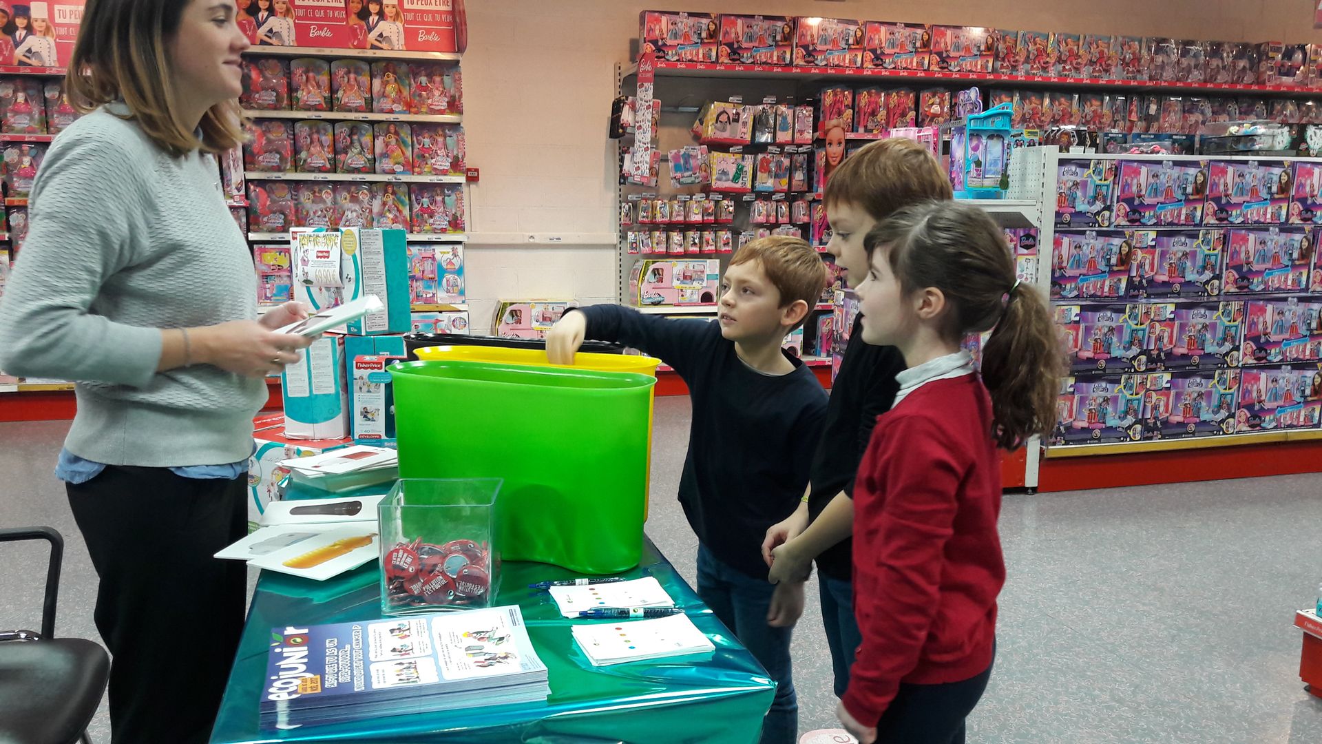 Sensibilisation des Enfants au tri par Citeo dans le magasin Mattel de Fresnes