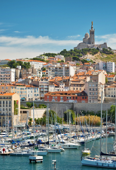 Vue sur le vieux port à Marseille